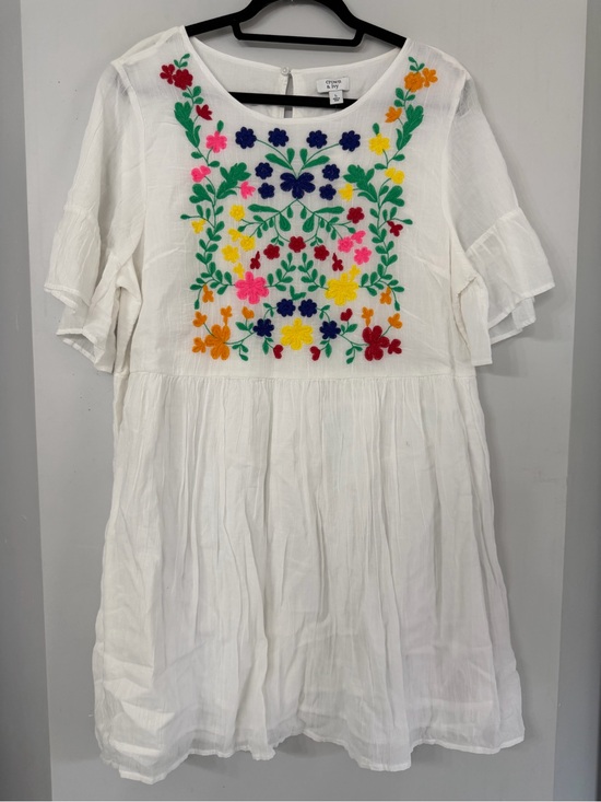 crown & ivy Dresses & Skirts - New with Tag Crown & Ivy Women’s Large White Floral Embroidery babydoll dress